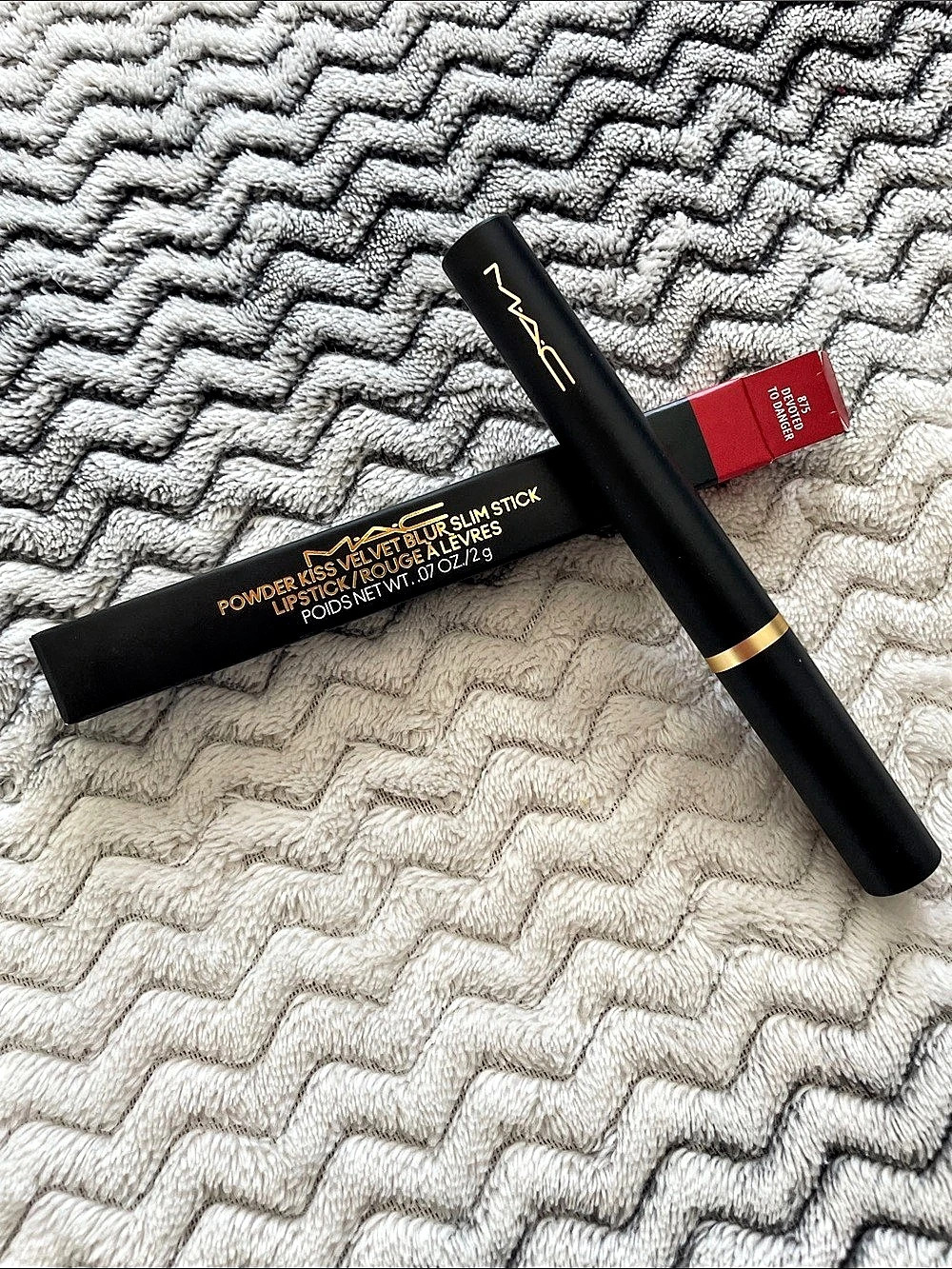 BNIB! MAC Powder Kiss Velvet Blur Slim Stick Lipstick in ‘Devoted to Danger’ NWT